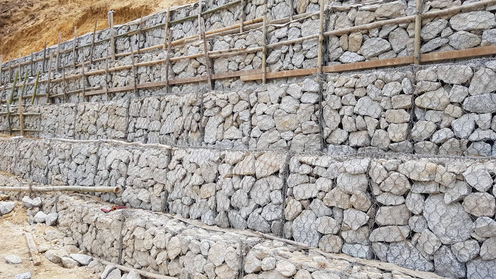 How to find welded Gabion basket supplier? Orange Wire